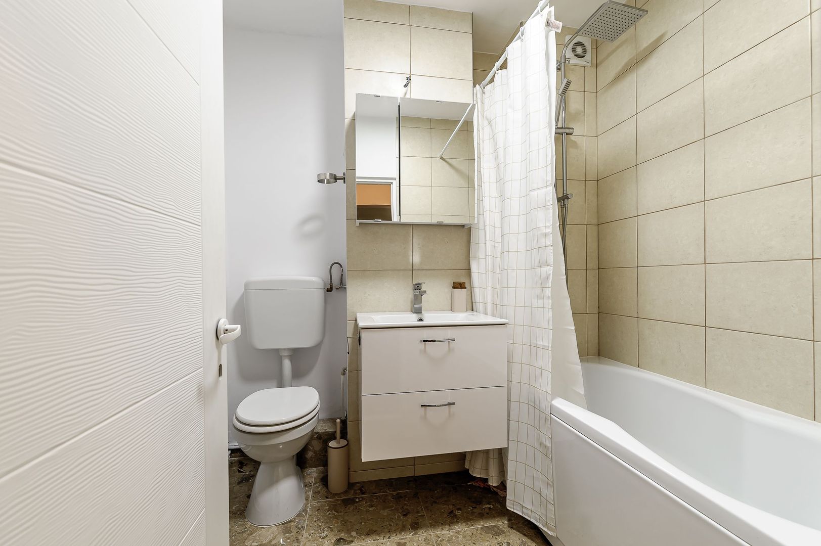VANDUT! Apartament spațios 2 camere - zona UTA - Poză 4