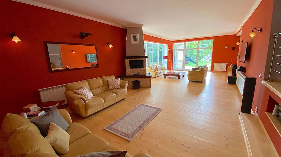 Generoasa si spatioasa - Poză 1