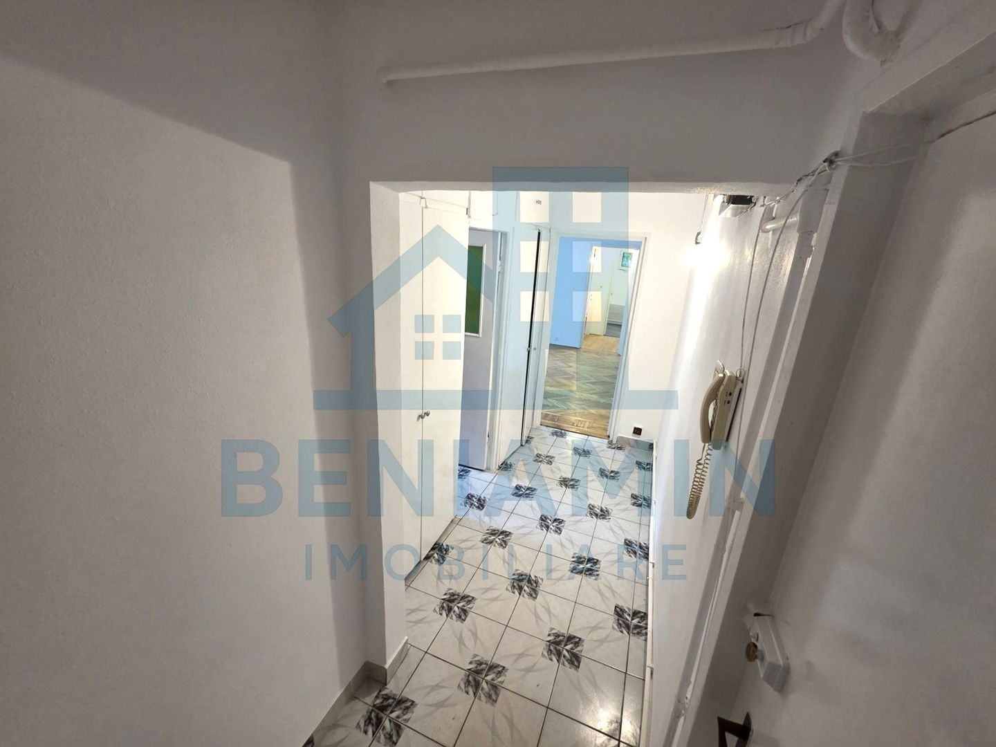 Apartament doua camere spatios Rovine etaj 1 cu centrala 54mp 1978 - Poză 5