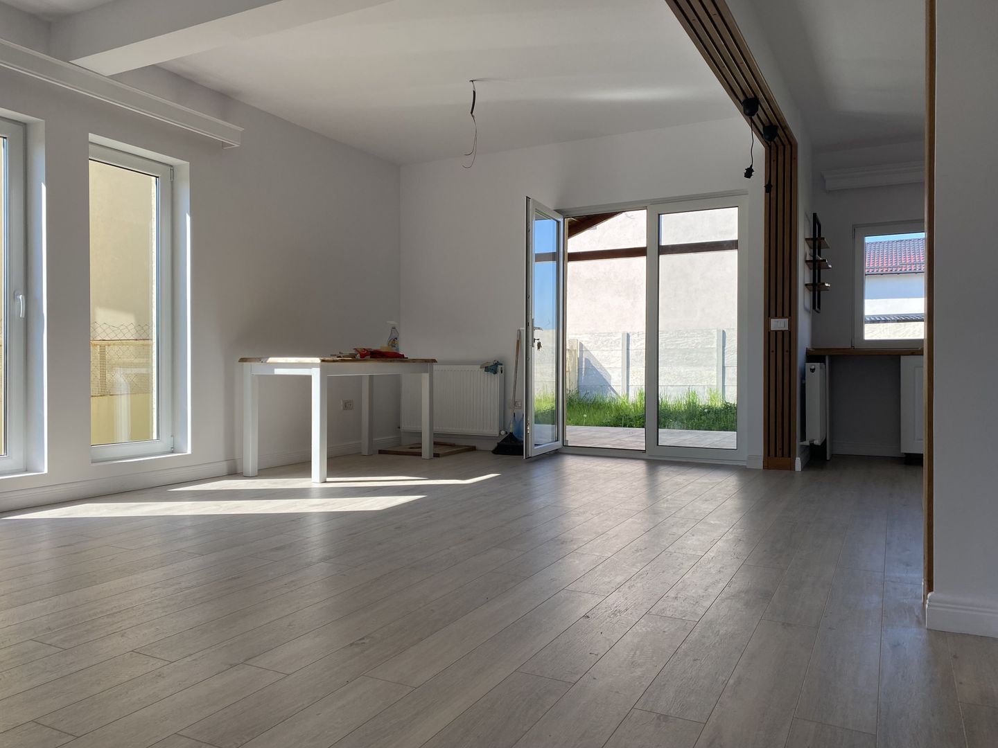Liniste si confort! Vanzare casa la cheie, luminoasa in Priseaca! - Poză 3
