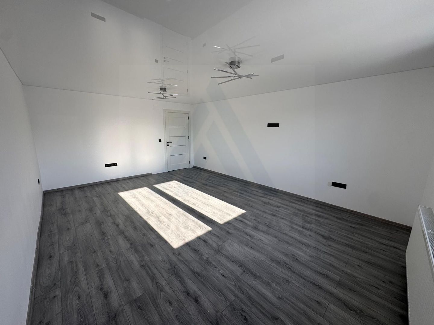 Casa moderna constructie noua 195 mp utili si 100 mp curte Sura Mare - Poză 13