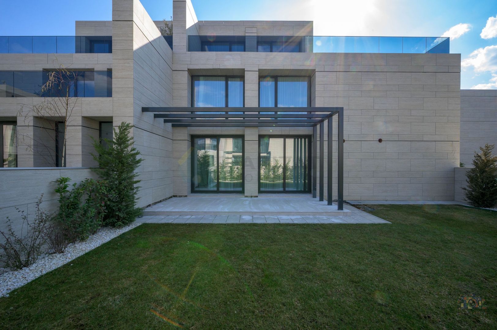 Vilă premium Pipera – 5 camere, grădină, garaj, 384 mp - Poză 2