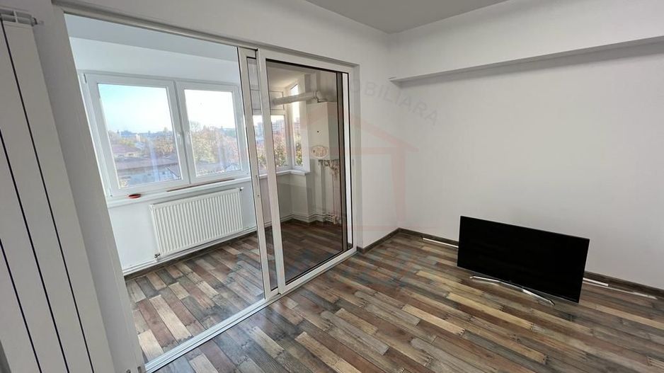 Inchiriem apartament cu 3 camere in centrul orasului, pret 500 euro - Poză 3