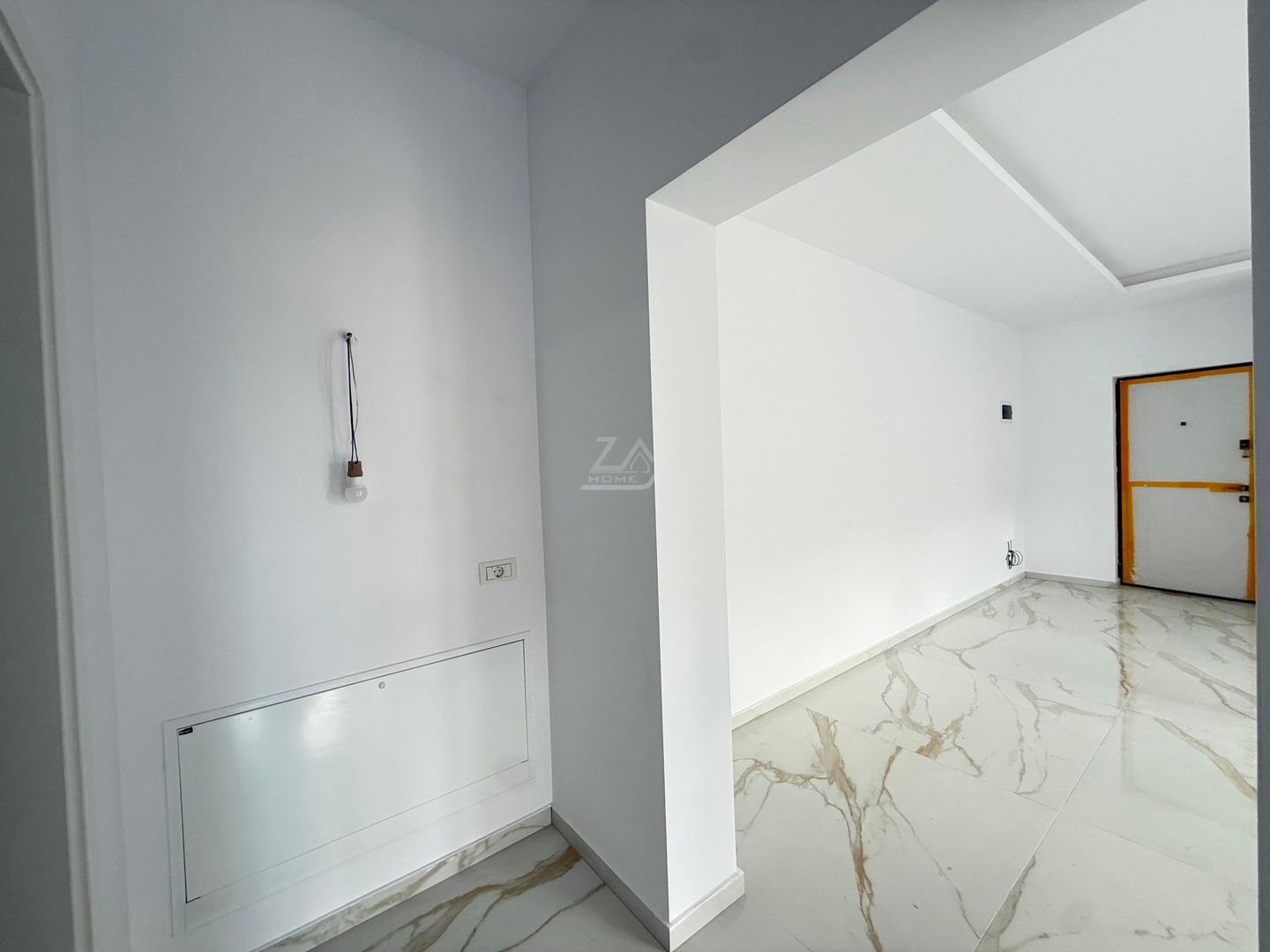 Disponibil imediat. Drum asfaltat. 2 locuri de parcare acoperite. - Poză 8