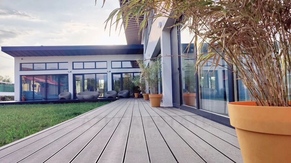 Pensiune 600 mp an 2023 si casa 130 mp teren 4600 mp zona V. Avrigului - Poză 1