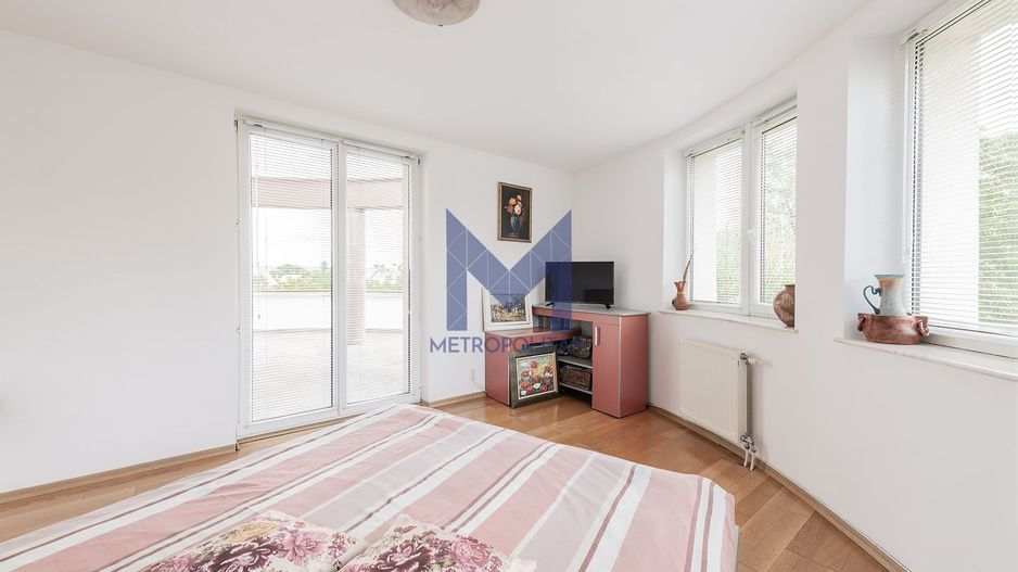 Vilă cu 1.350 mp teren în mijlocul orașului Grădina Botanică - Poză 15