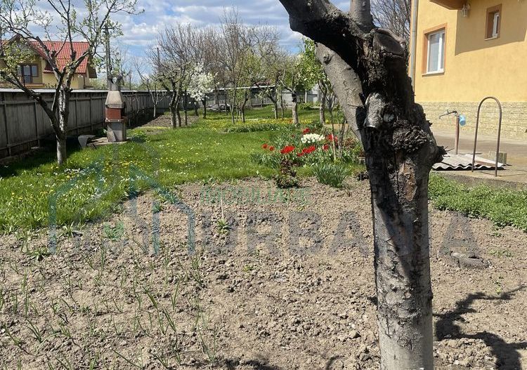 Casă cu etaj, Gropnița, sat Bulbucani – central, mobilată complet - Poză 4