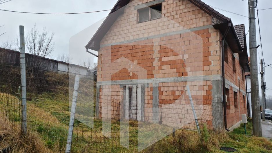 Casa pretabila pentru inchiriere | 7 camere | 290 mpu | Ocna sibiului - Poză 3