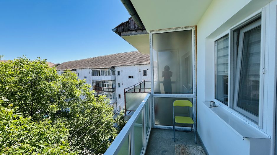 Apartament decomandat, cu 3 camere, 2 bai, 2 balcoane - Zona Strand - Poză 21