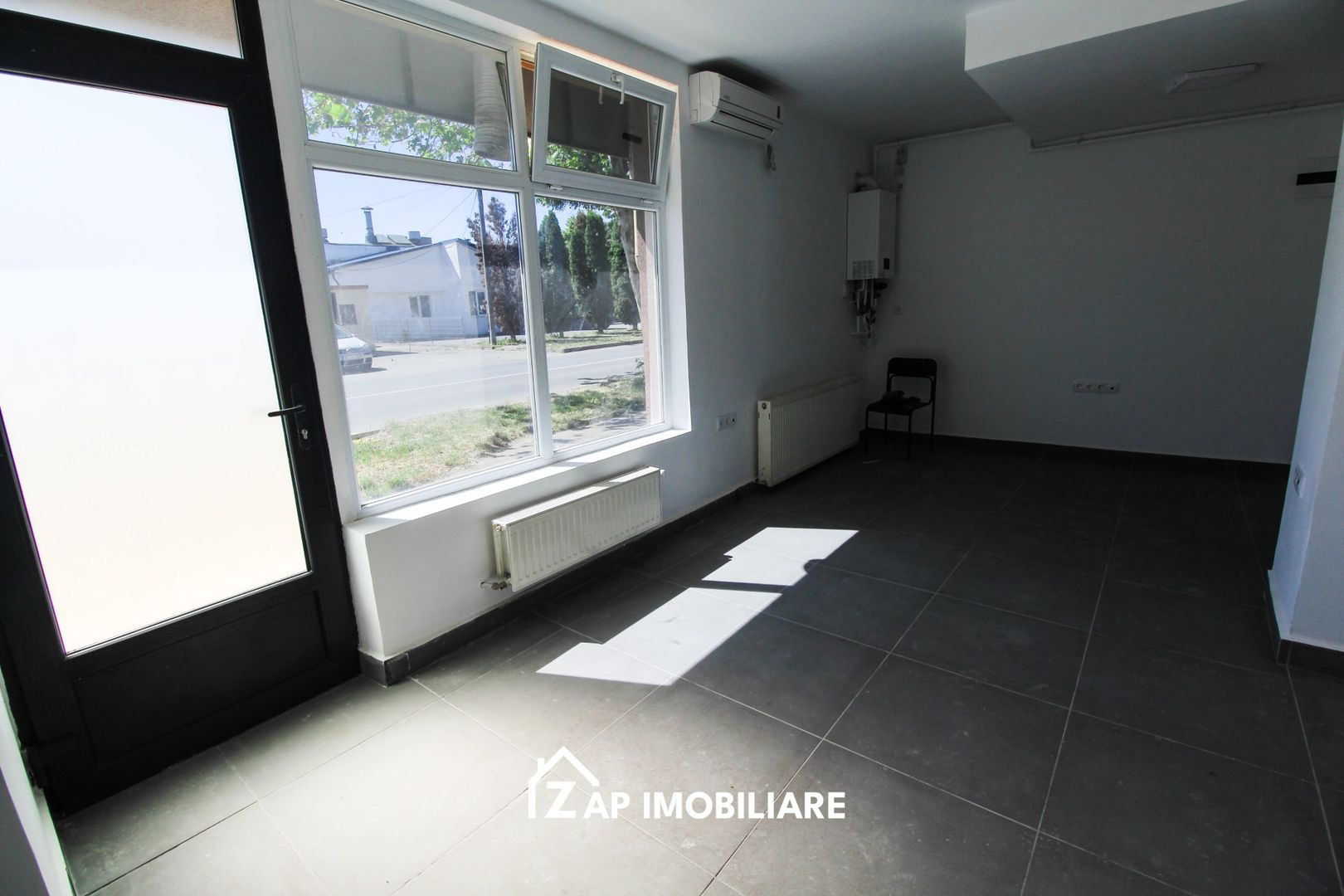 Spatiu de Birouri 100 mp - Renovat - Poză 4
