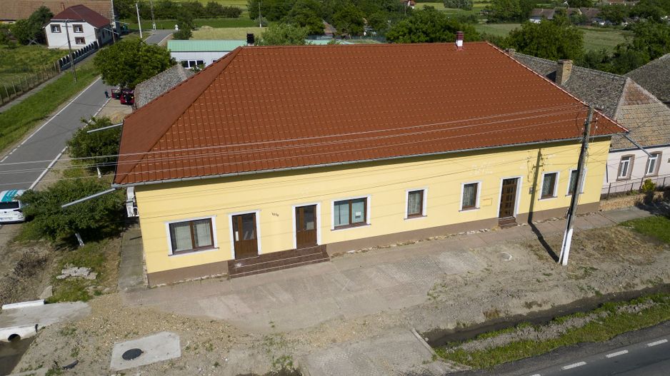 Clădire cu 5 camere cu teren și hală în Cenad - Poză 2