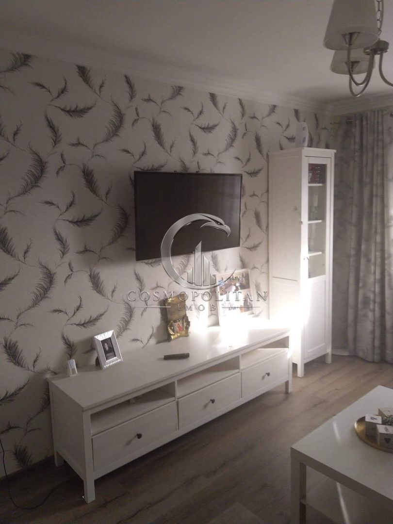 Apartament cu 3 camere ~ zona Balcescu ~ etaj 8 ~ renovat/mobilat - Poză 1