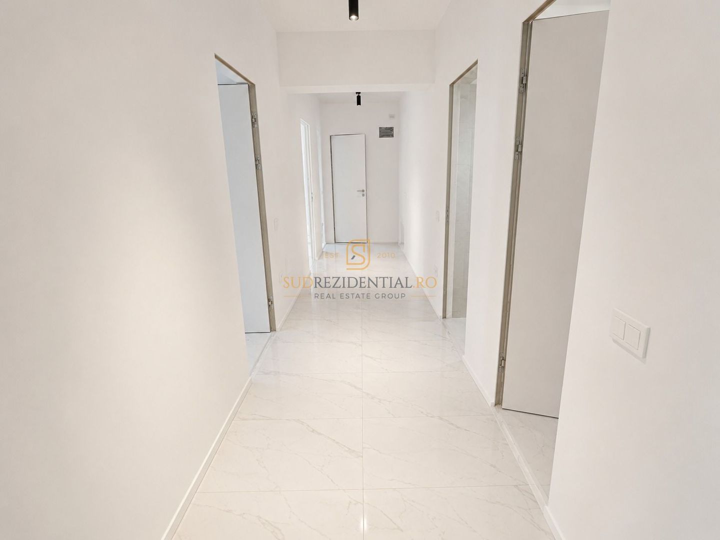 Apartament Premium cu 4 camere și 2 locuri de parcare incluse - Poză 9
