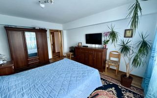 Apartament spațios de vânzare – Zona Școala 16 - Poză 2