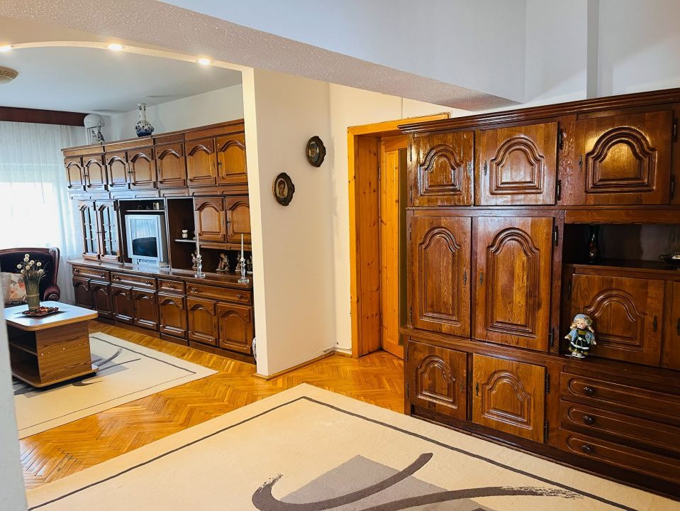 Apartament ultracentral, 3 camere, cu priveliste impresionanta, langa Mercur - Poză 16