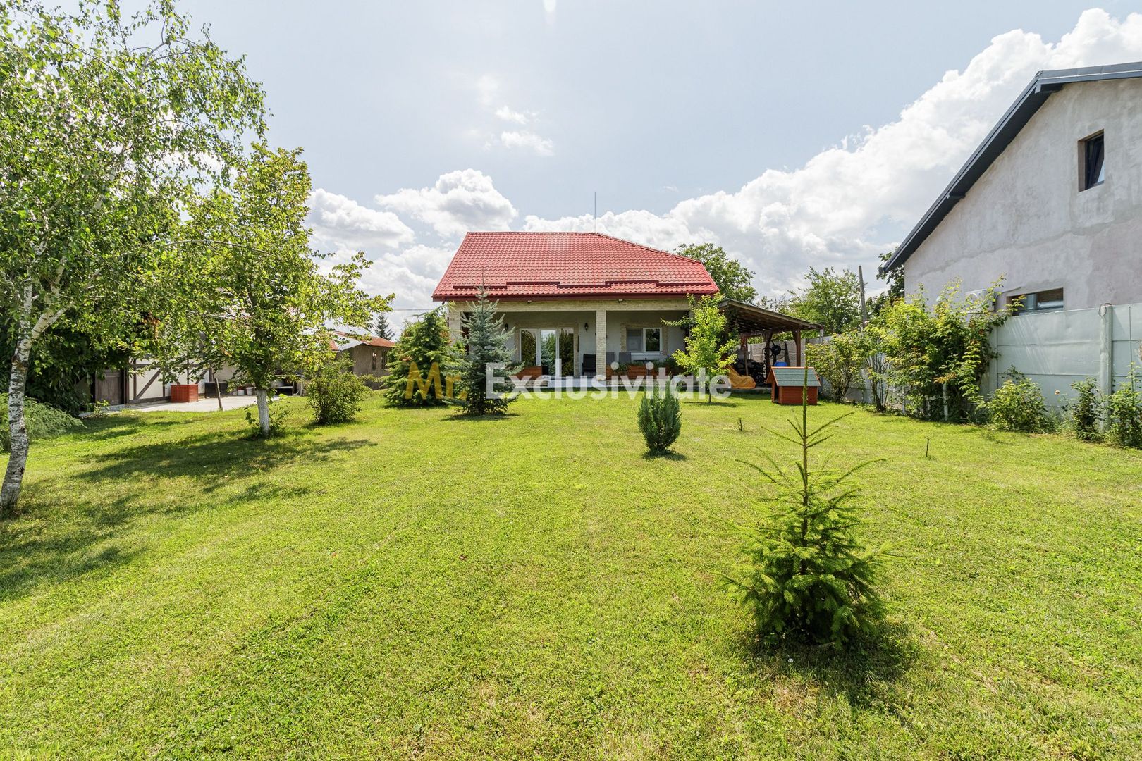 Casă de vânzare Tâncăbești cu grădină, aproape de lac - Poză 1