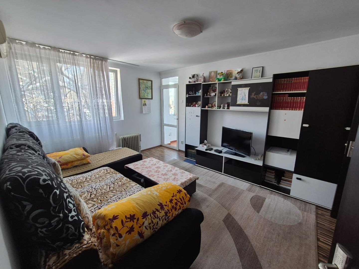 Ap 3 camere Titan - Piata Miniș mobilat/utilat - Poză 1