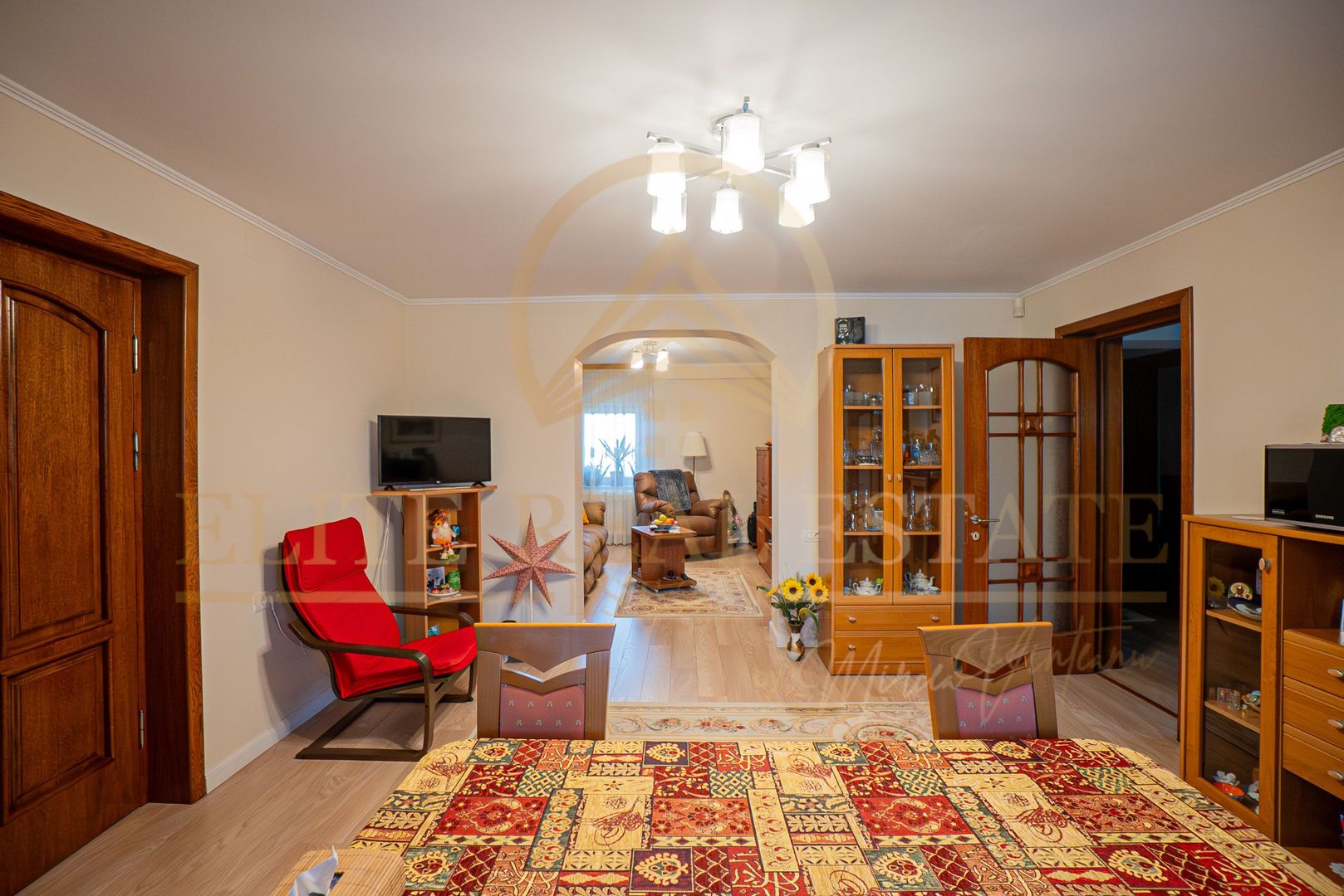 Casa P+1+M - 5 camere - Garaj - Panouri Fotovoltaice - Bratianu - Poză 8