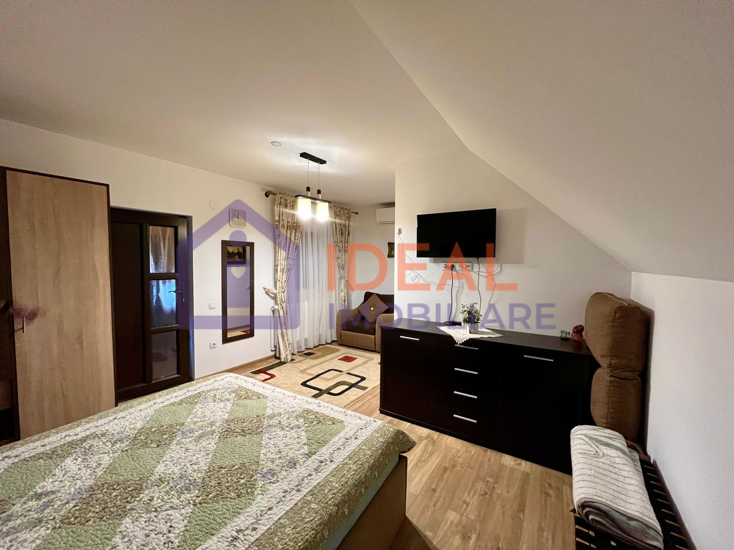 Casă individuală cu 5 camere și curte proprie - în Cisnădioara - Poză 9