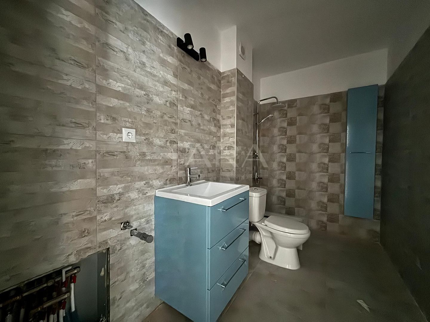 Vanzare apartament cu 3 camere Floresti zona Jysk - Poză 9