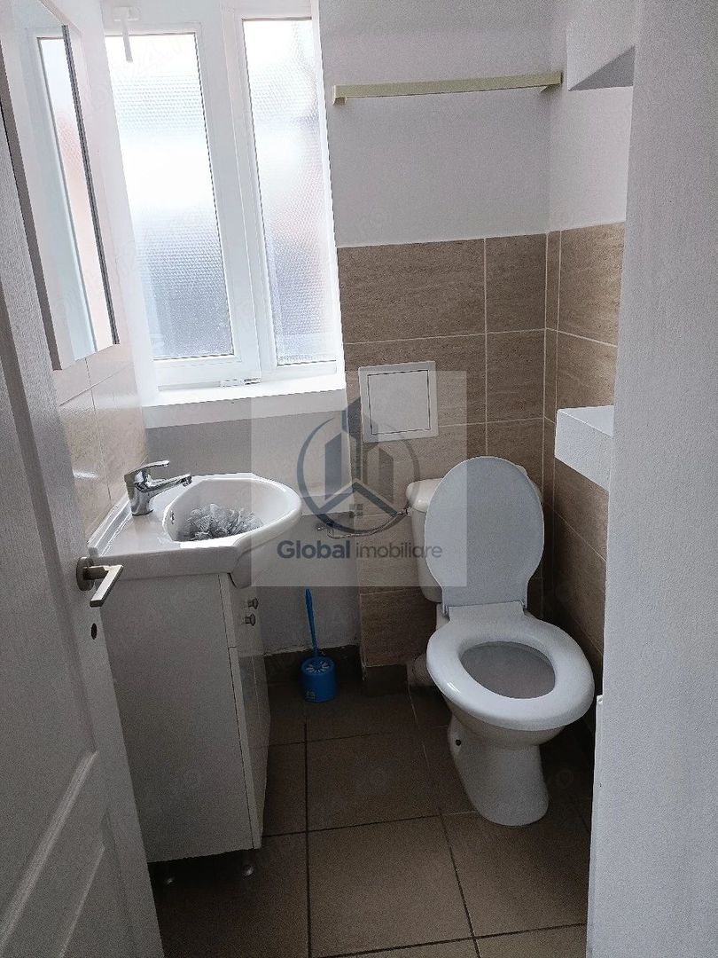 Inchiriez camera la curte zona Auchan Vitan - Poză 4