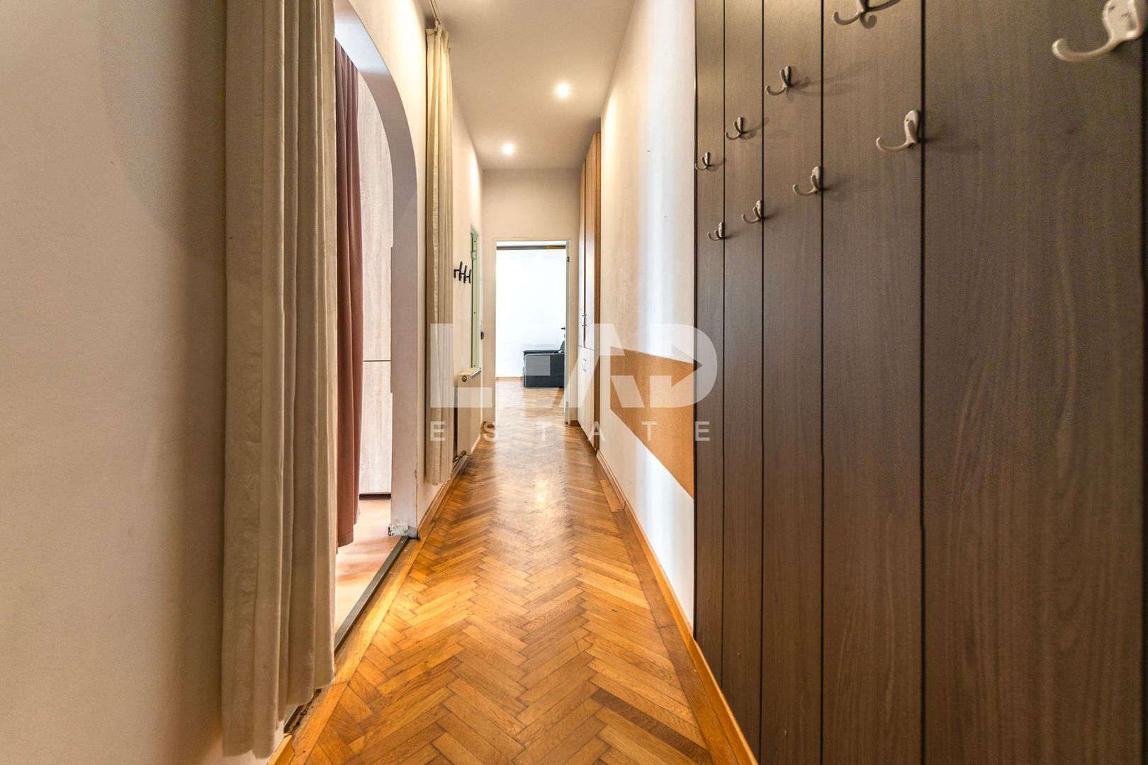 Apartament 1 cameră · 47 mp utili · Centrul Istoric Brașov · Comision 0% - Poză 4