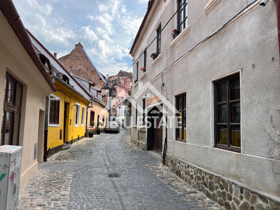 Imobil monument istoric de vânzare ,Strada Târgului, Sibiu - Poză 1