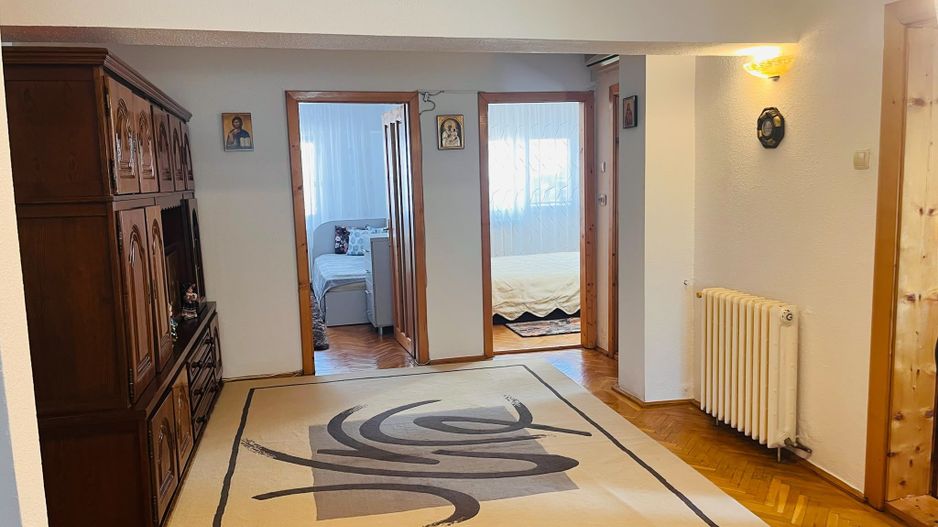 Apartament ultracentral, 3 camere, cu priveliste impresionanta, langa Mercur - Poză 2