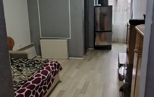 BRASADAS vinde garsoniera la etajul 1/4 pe Ostrovului.