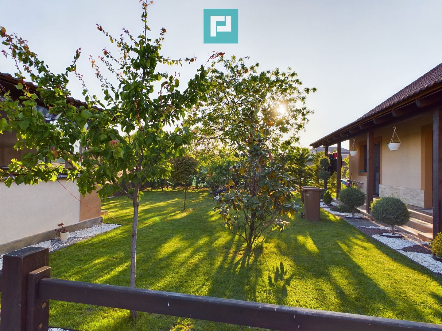 Vilă cu mansardă în Bujac - Poză 3