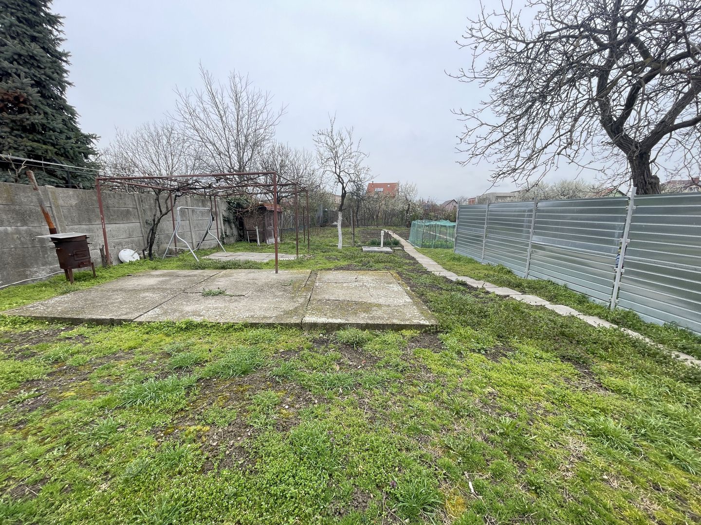 Casa de vanzare cu teren generos - Poză 10