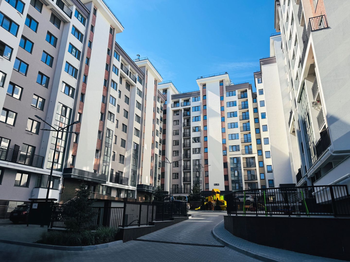 Vânzare, apartament, 3 camere, Str Nicolae Milescu Spătarul, Ciocana - Poză 1