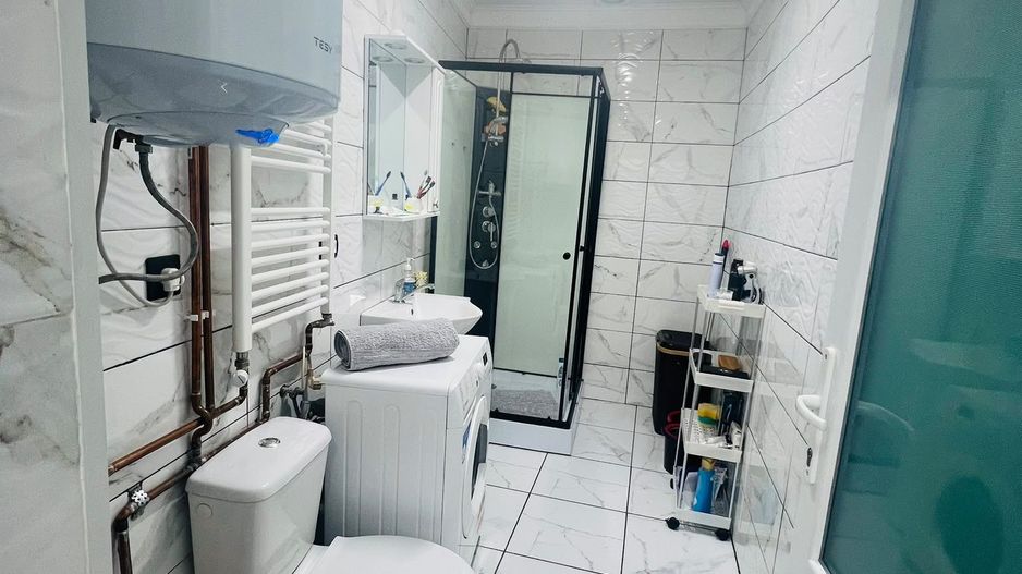 Apartament cu 2 camere la curte comuna , zona centrala - Poză 4