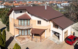 Casa deosebita cu teren de sport in zona semi centrala in Lugoj - Poză 1