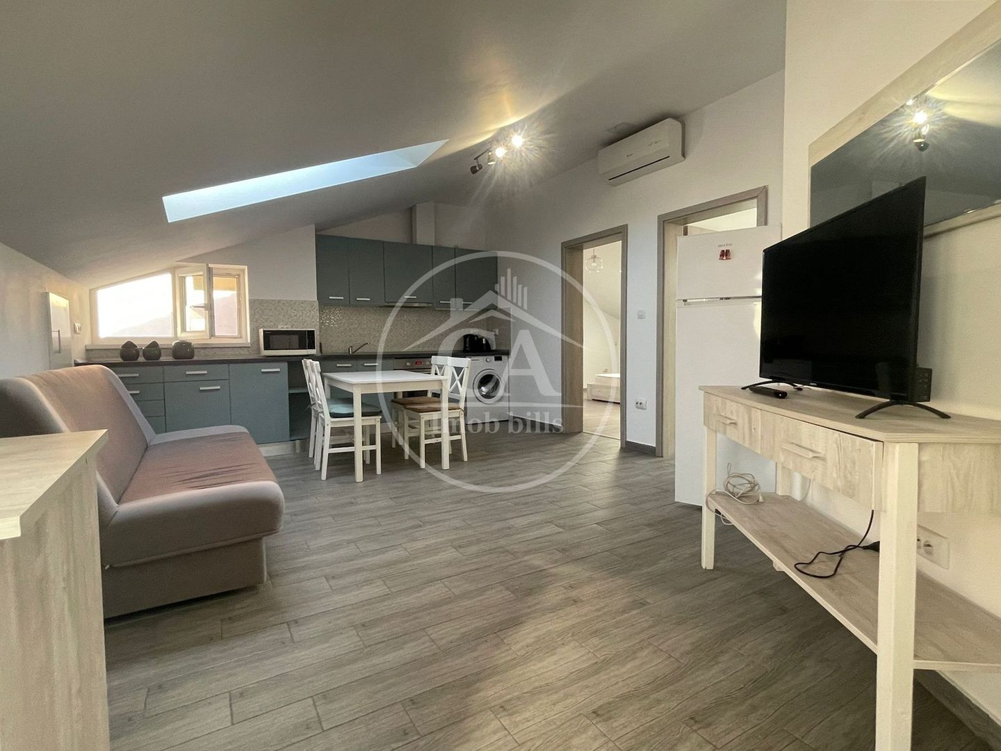 Casă de închiriat cu 2 camere în zona Centrală,Oradea - Poză 1