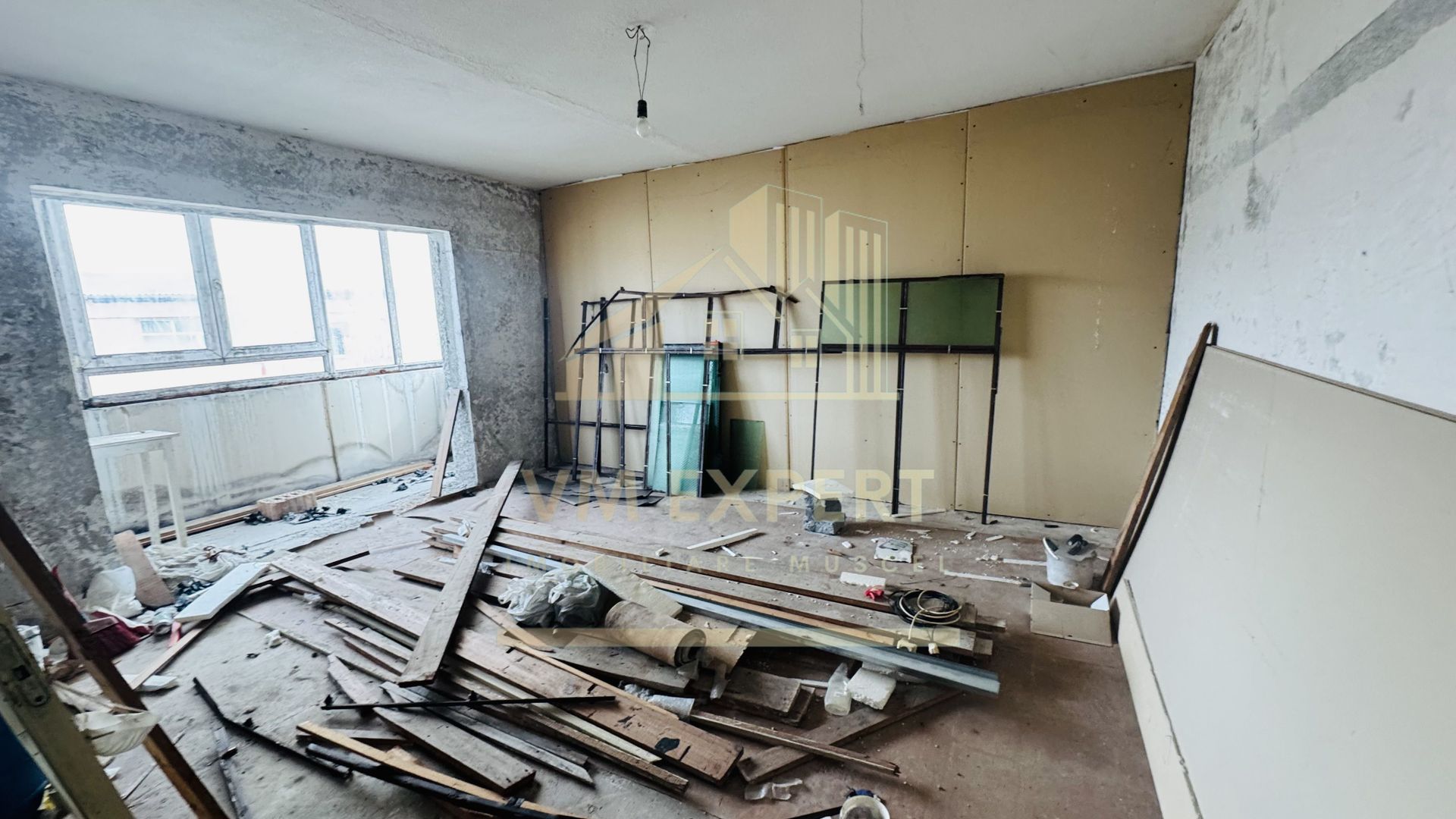 APARTAMENT 3 CAMERE ETAJ 4 GRUI CAMPULUNG - Poză 1