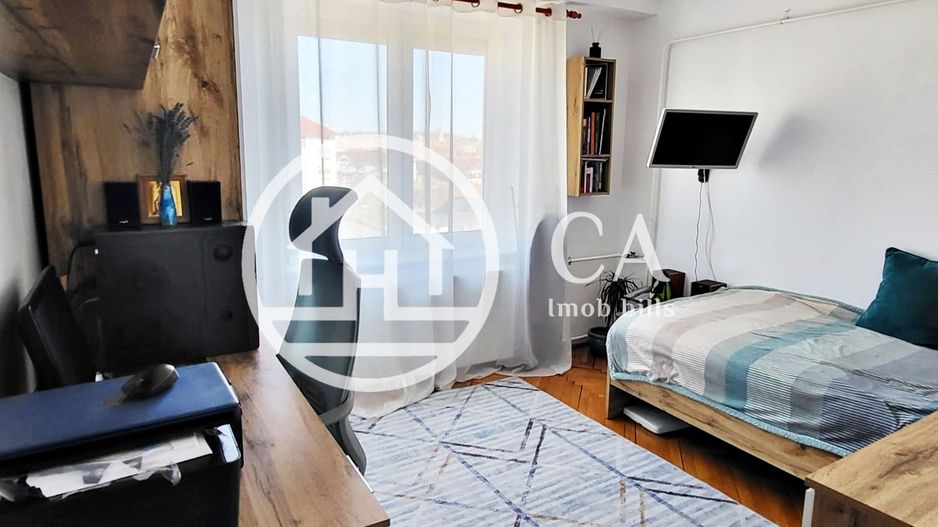 Apartament 3 camere de vânzare- Zona Centrală - Poză 2