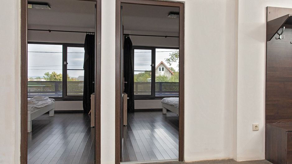 Vilă cu 5 dormitoare, 4 băi, 2 248mp teren, piscină. Preț: 229 000 Eur - Poză 27