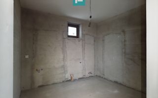 Vilă la sol cu open space și 3 dormitoare la alb - Poză 25