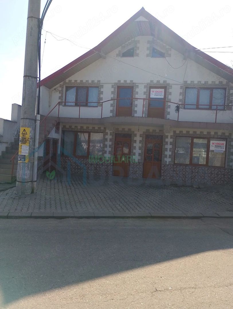 Casă cu teren de vânzare în Târgu Frumos - Poză 1