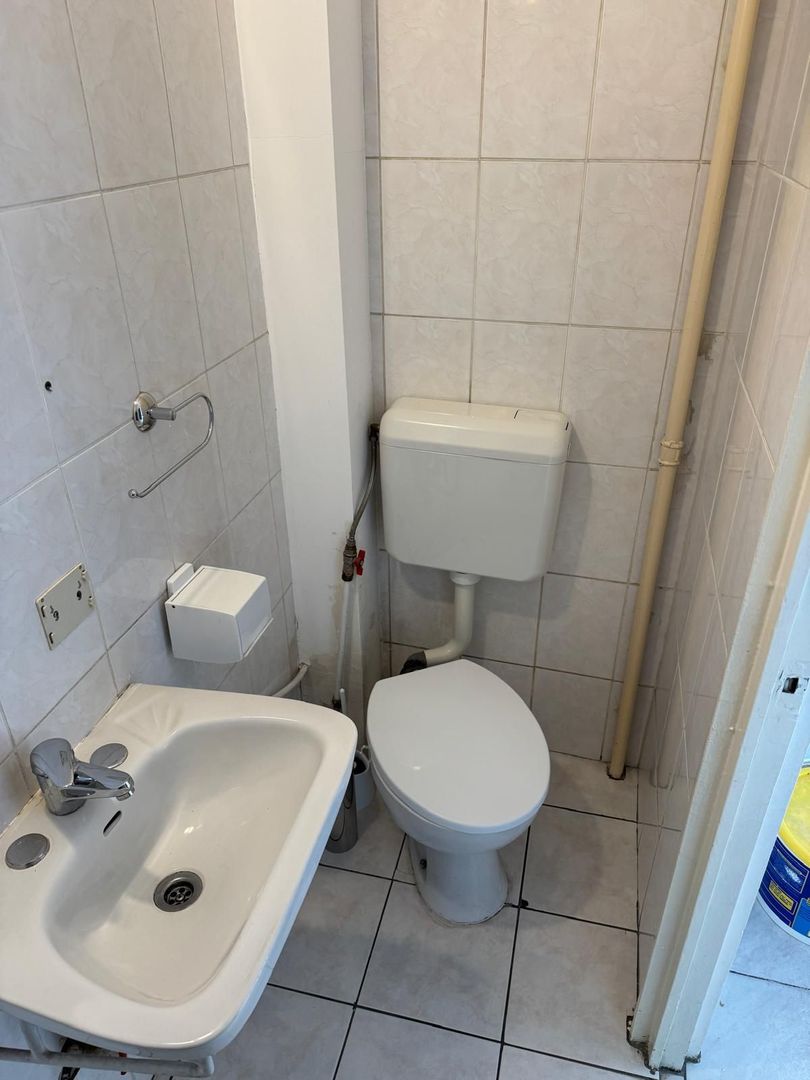 De închiriat: apartament 3 camere - nemobilat - ideal birou - Gorjului - Poză 12