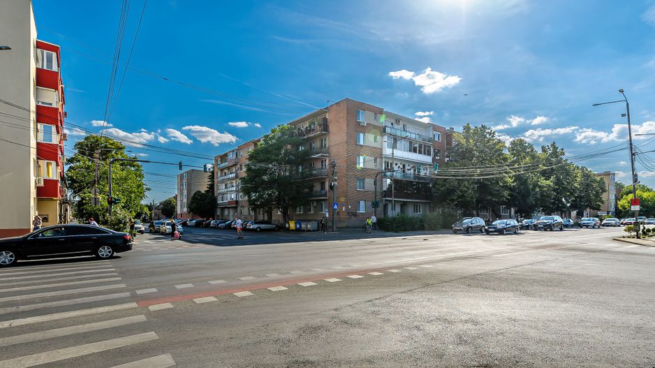 Apartament cu 4 camere vizavi de Consiliul Județean - Poză 1