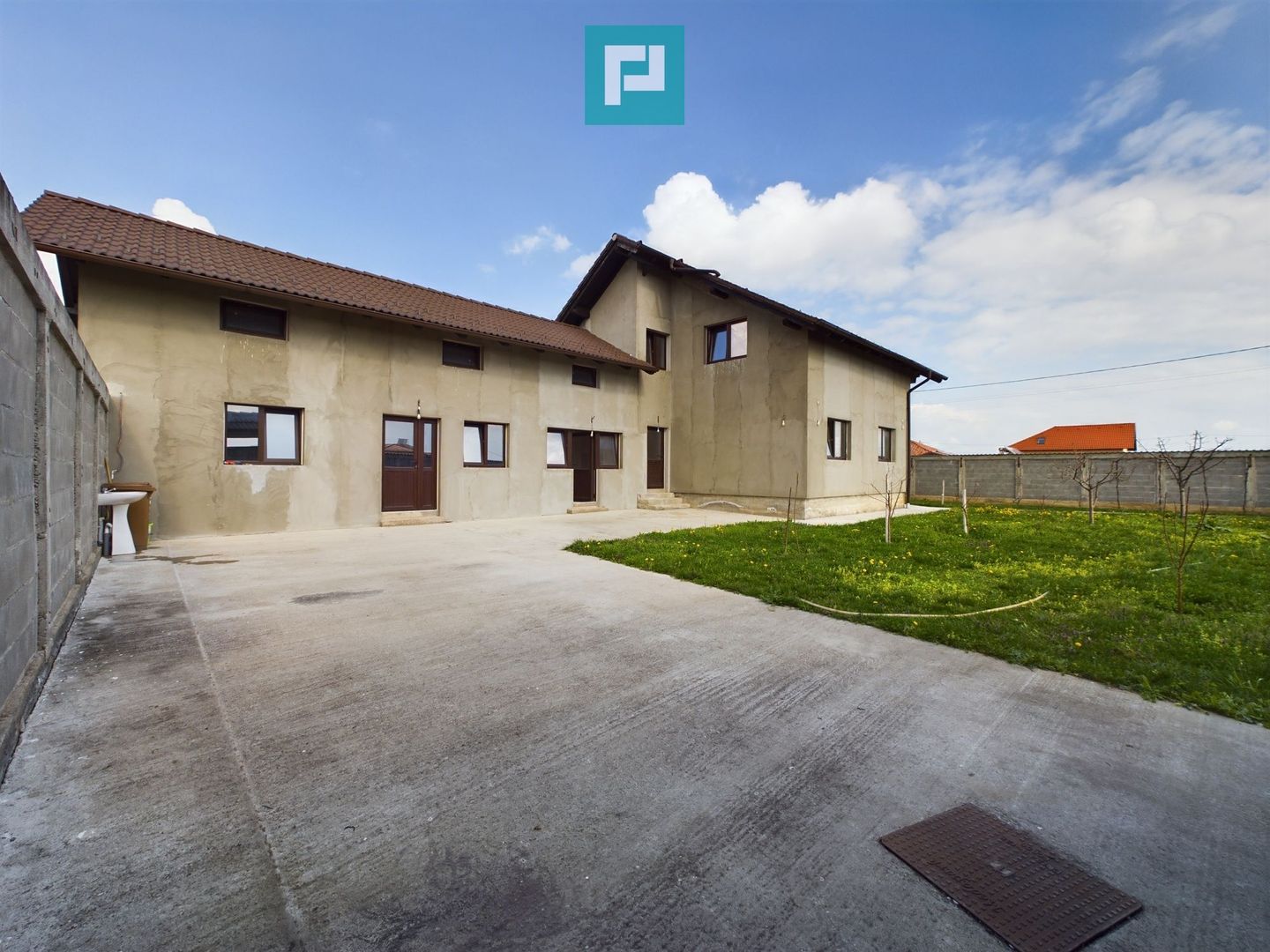 Casă la gri în Livada - Poză 1