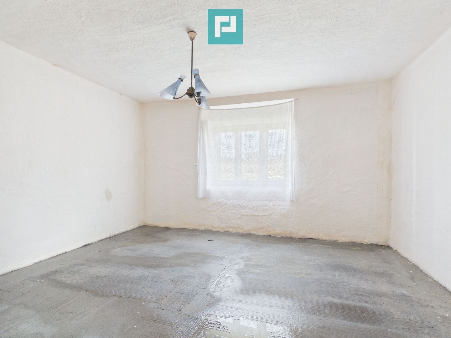 Casă cu teren generos de 6.000 m² - Poză 4