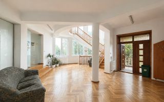 Vila spatioasa cu 15 camere de inchiriat in zona Andrei Muresanu - Poză 2