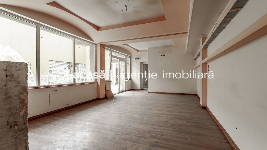 Spațiu generos în centrul Aradului. Ideal pentru birouri sau cabinete - Poză 8