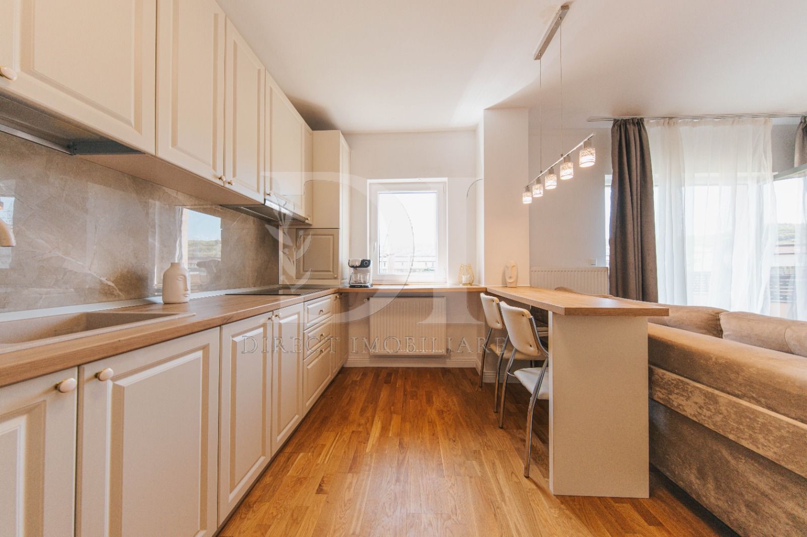 Apartament la cheie / terasa de 50 mp / Zona Terra - Poză 2
