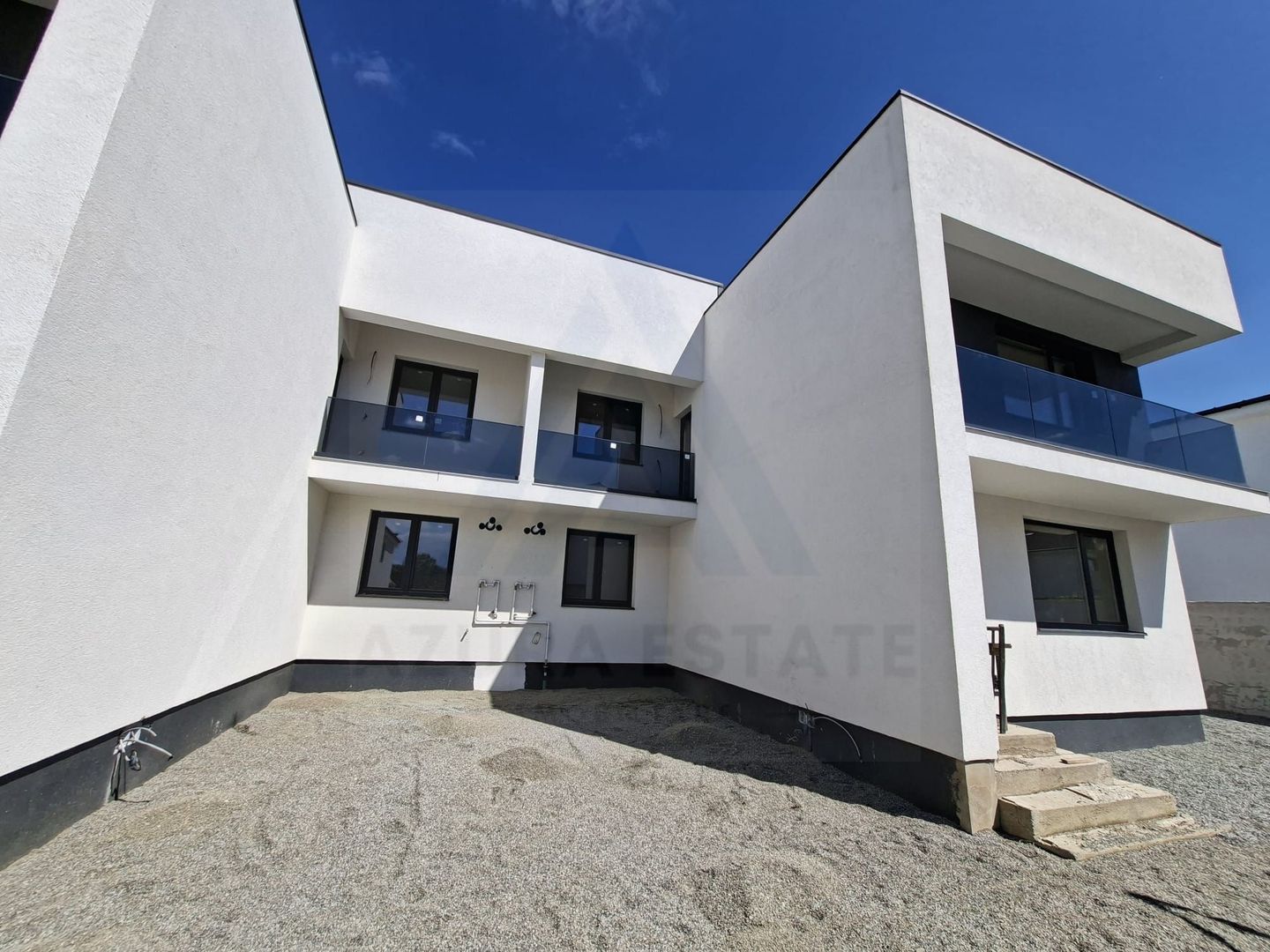 Casa moderna 4 camere 2 bai 2 balcoane si teren 140 mp in Arhitectilor - Poză 4