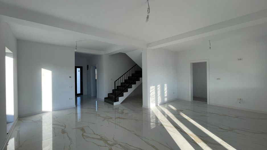 Duplex despartit prin camera tehnica - finisaje premium - Poză 2