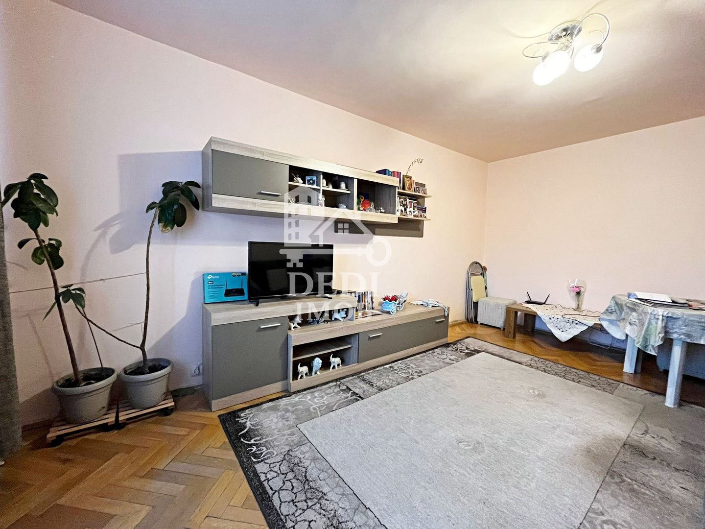 Apartament cu 3 camere de vanzare in zona Rogerius, Oradea - Poză 2